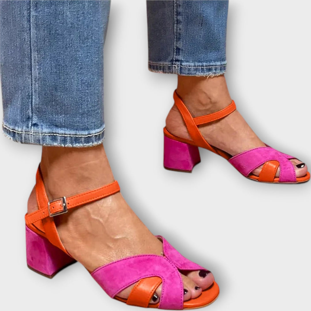 Sandale în culori block cu toc confortabil