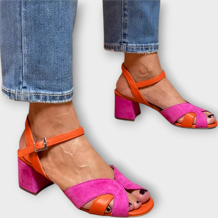 Sandale în culori block cu toc confortabil