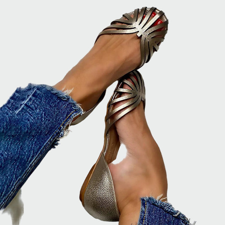 Balerini cu decupaje și vârf deschis