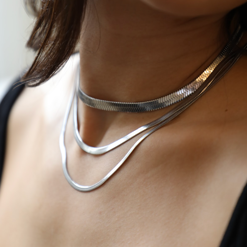 Colier Strălucitor cu Șarpe