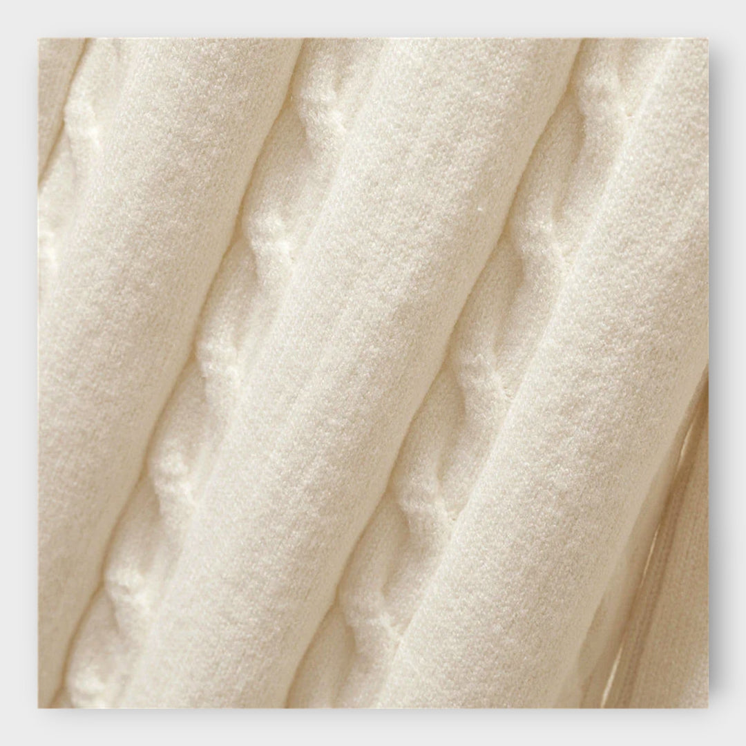 Compleu cu guler înalt, pantaloni și vestă fără mâneci