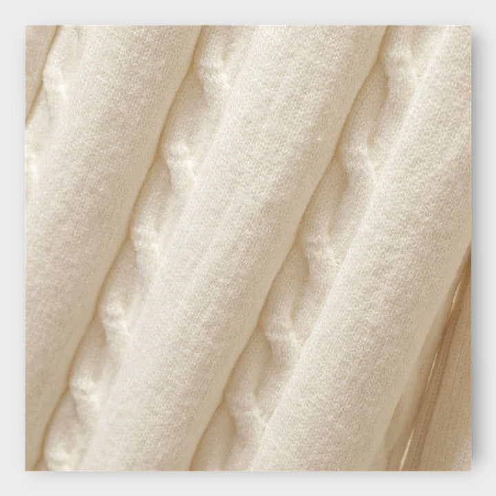 Compleu cu guler înalt, pantaloni și vestă fără mâneci