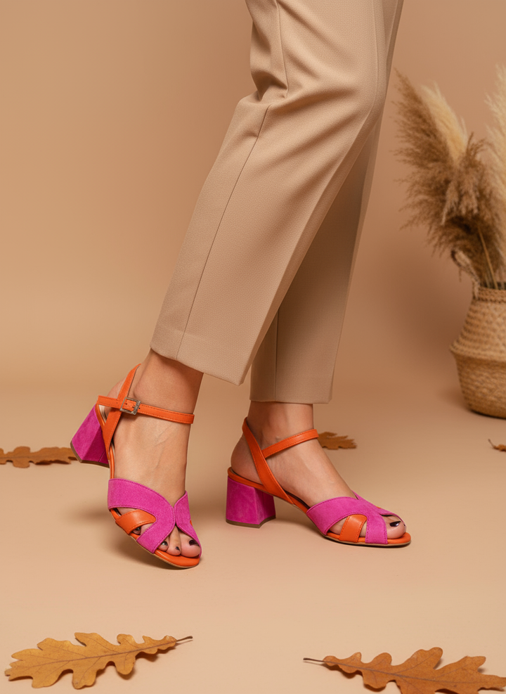 Sandale în culori block cu toc confortabil