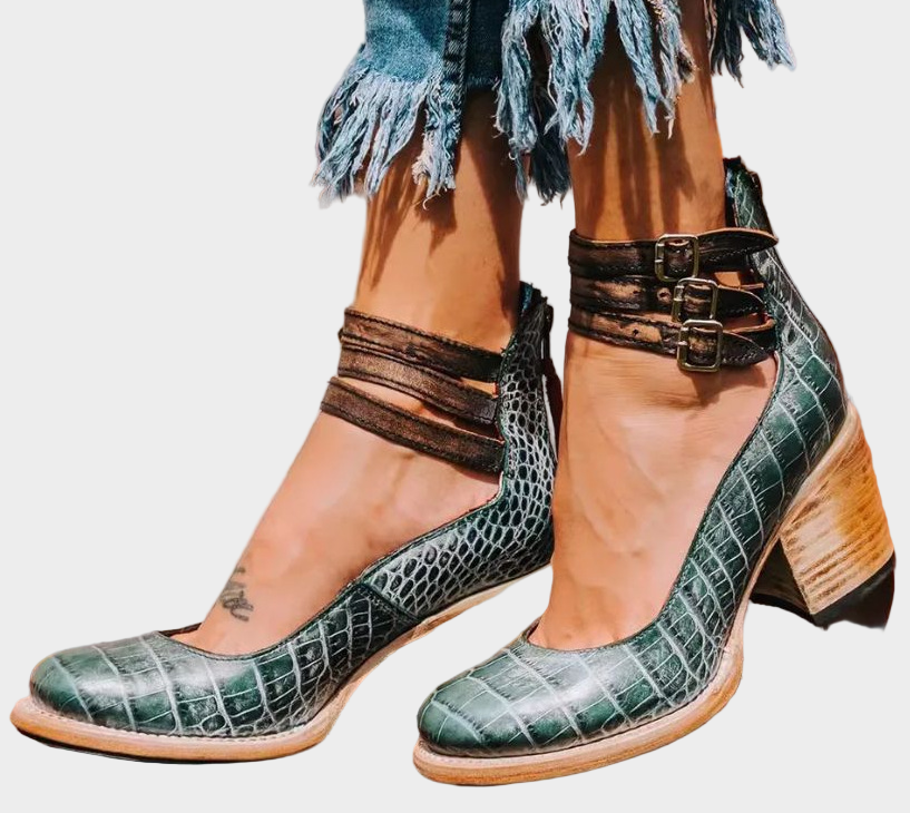 Pantofi cu multiple curele și toc gros