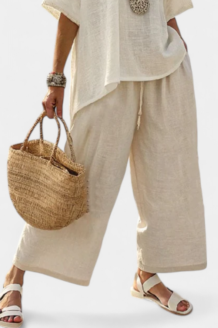 Set minimalist Daisy în nuanțe naturale cu bluză oversized și pantaloni largi pentru un stil simplu și elegant